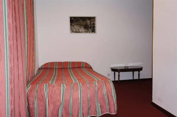 Hostal La Numantina Logroño Kültér fotó